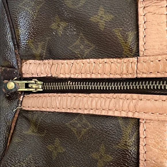 Louis Vuitton Monogram Sac Souple custom
No visible date code
14” x 10” x 7 - Picture 3 of 15